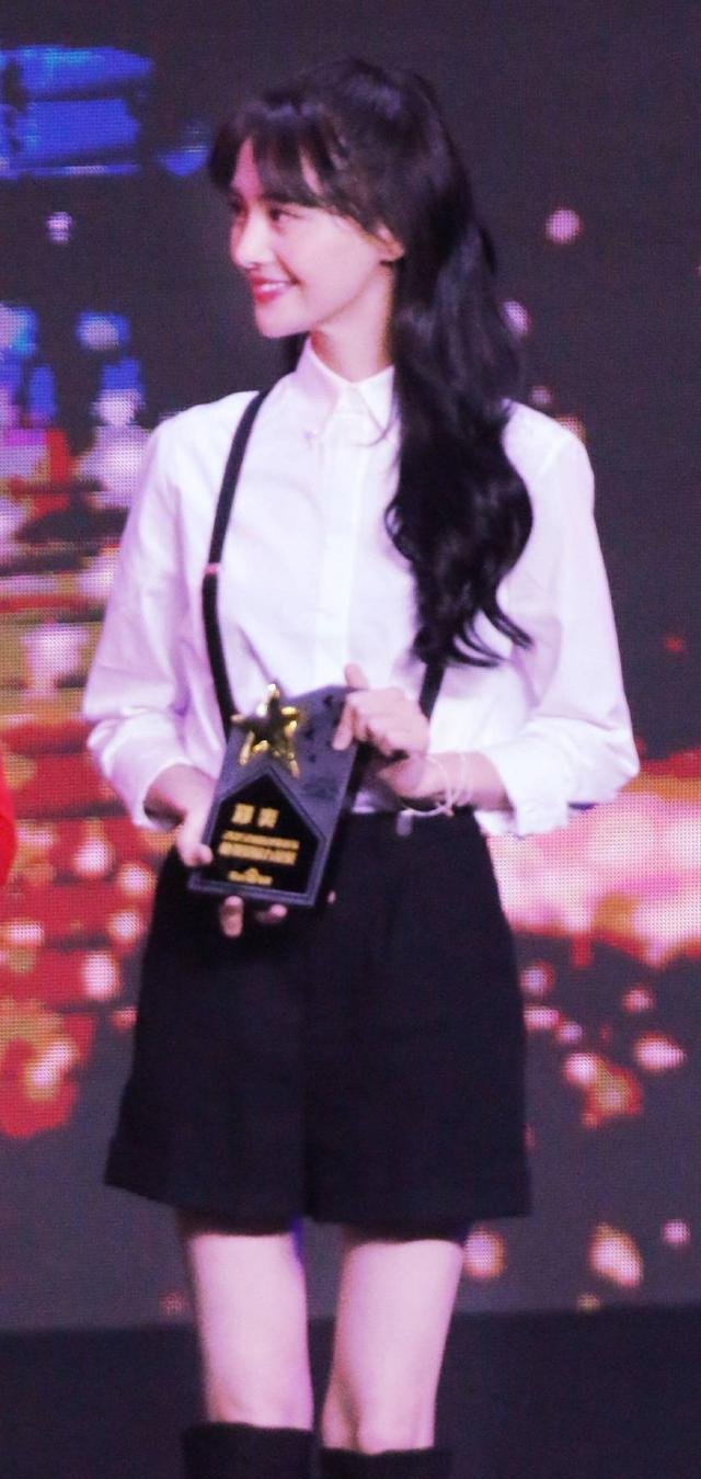 郑爽再次被抹黑，她爸爸坐不住发微博来澄清了