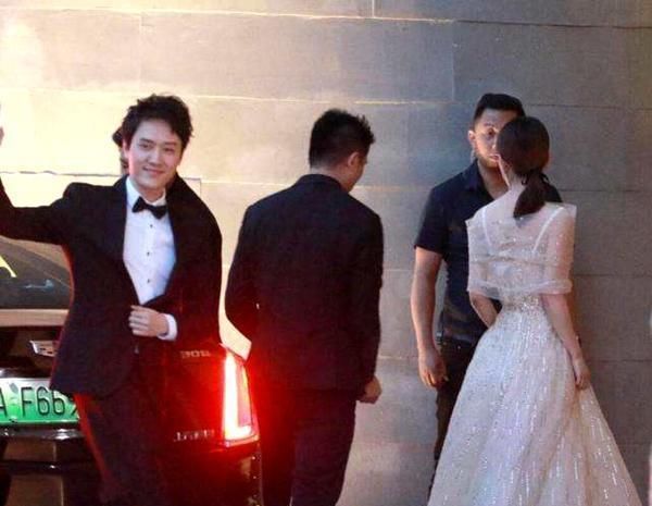 卓伟朋友圈爆料赵某颖怀孕不足3月有2版本，冯绍峰当爹3大蹊跷