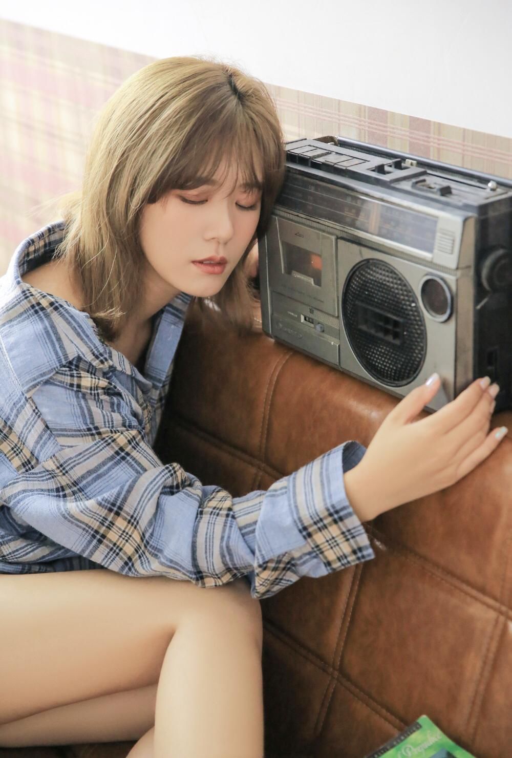 性感衬衣美女低胸大长腿极品写真