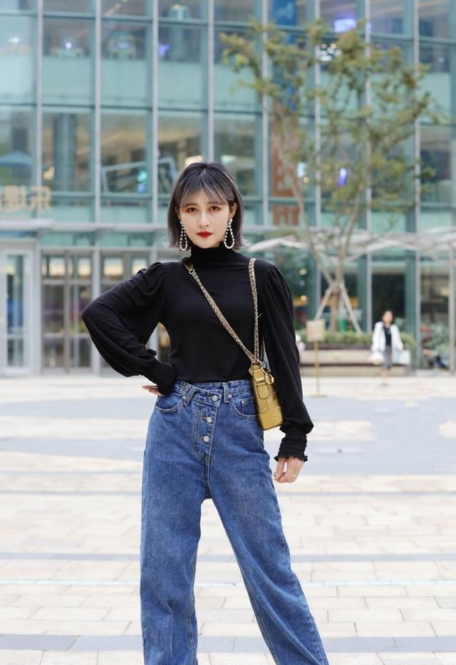  【展现】路人街拍:时髦优雅的包臀裙美女,展现完美的身材曲线