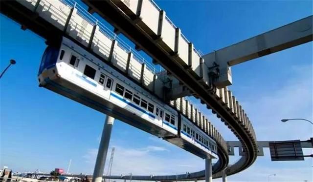 中国首列空中列车试运营！列车开跑后，很多人表示坐车有压力！