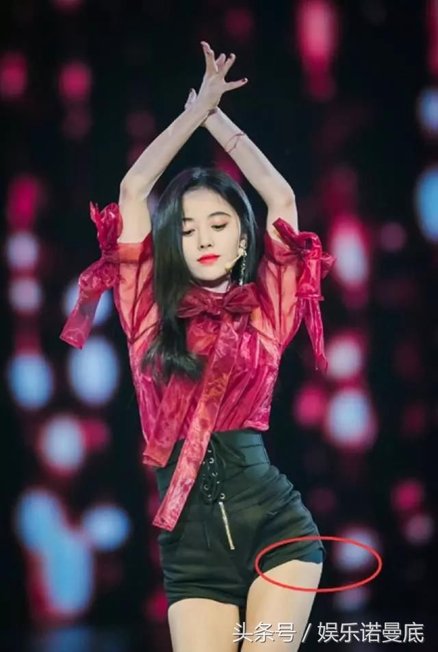 原以为李沁穿热裤露底裤够大胆，但看到鞠婧祎，我要捂眼睛！