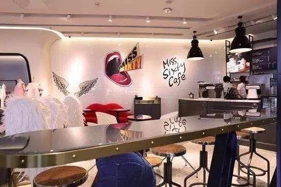 她在衰落之时被温州大佬收购，如今竟然位居女装品牌前列?牛逼!