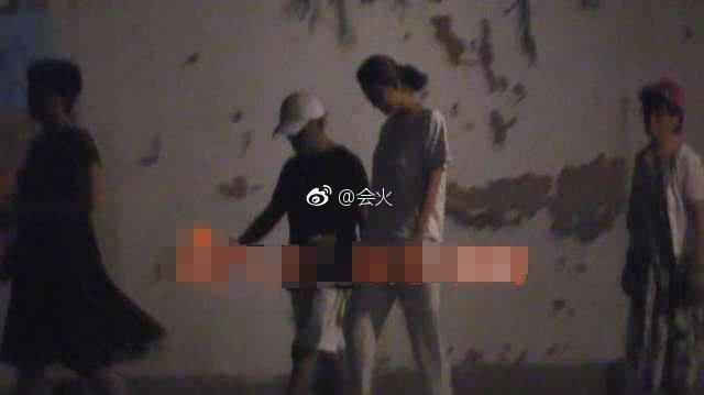 王宝强新恋情疑曝光，身高差异大，网友喊话：别又被骗了哦！