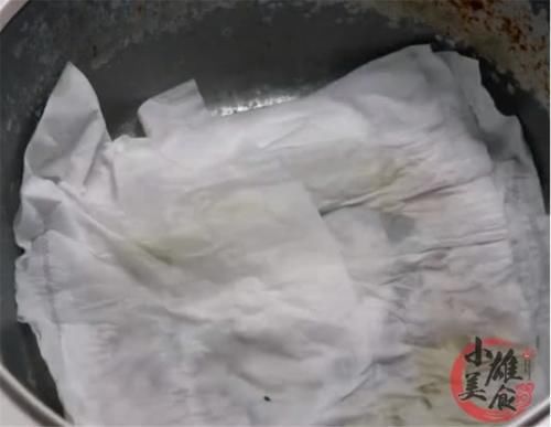 『行清洗』电饭锅内部铺一张纸,想不到这么厉害,大多人都不懂,早学早受益