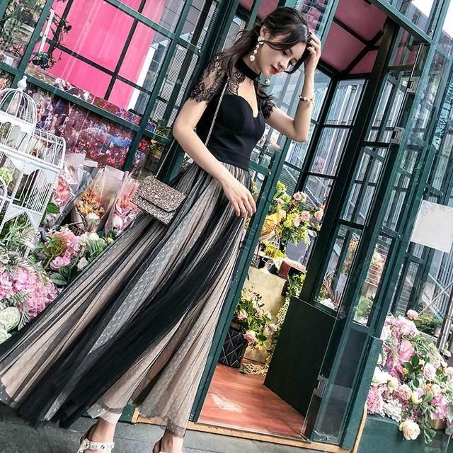 爱不释手的连衣裙，到底是因为裙子性感还是模特本身就是美女