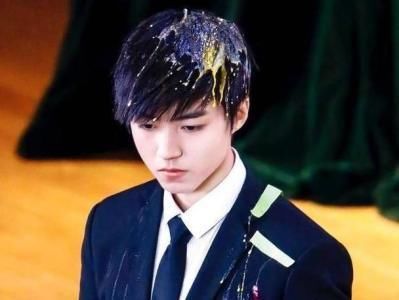 黑粉有多可怕？王俊凯招黑客攻击鹿晗险车祸，她两女儿被残忍杀害