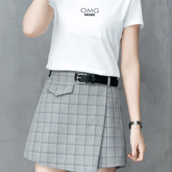 现在的姑娘真敢穿啊，短裤这么短，想不让人注意都难