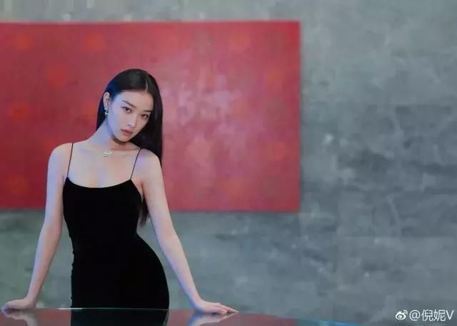 有人惊艳、有人油光满面，这两场时尚活动，精修未修对比明显！