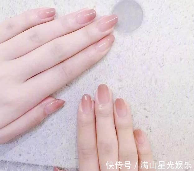  [化妆]一眼望去就很贵气的女人，通常有5个特点，你占了几个