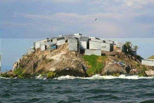 世界上最拥挤的小岛，人均只有2平方米，宁愿挤在一起不愿离开