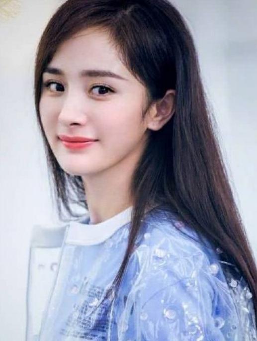 杨幂晒全脸自拍，疑似回应“脸崩”传闻？网友：自拍幂上线了
