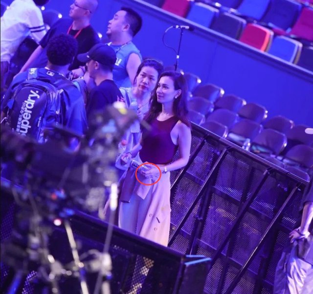 卢靖姗她的照片