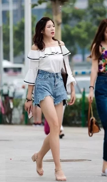 美女|街拍:精致优雅的美女,轻松穿出优雅感