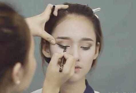 19年从未化过妆的女生，妆后竟这般惊艳!美哭了~