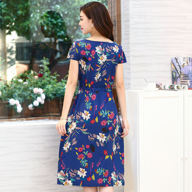 身材好的妈妈都这么穿，大气温婉，美如玉