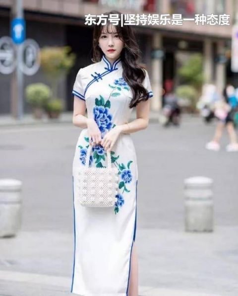  『粉色』街拍：环肥燕瘦的美女，一件粉色上衣配黑色短裙，青春靓丽气息
