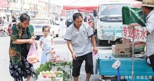  「任大叔」农民大叔种果树30年，曾一亩地亏1700元，农村大集找