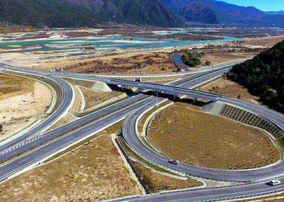 我国非常适合自驾游的高速，斥资380亿建成，却不收取任何费用！