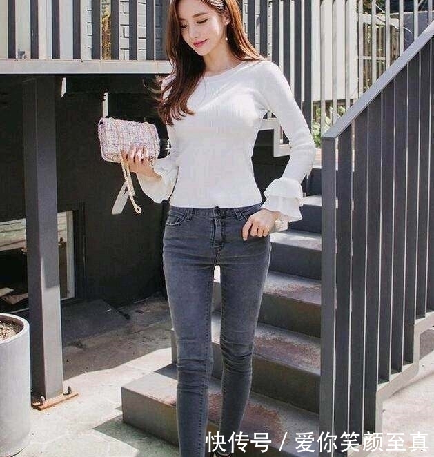 美女@简约利落的牛仔裤,穿出了可爱美女的时尚风,打造模特般身材!