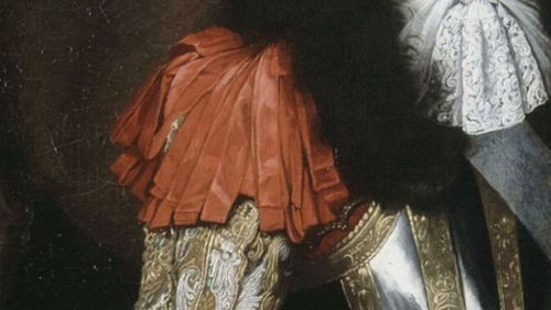 她是凡尔赛宫的点缀,也是女神裙上的珠光