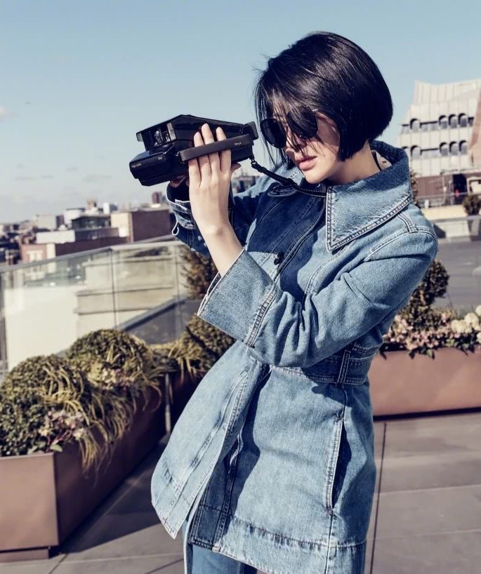 许晴太厉害了，这么紧的牛仔裤也能往靴里塞，网友：不难受吗