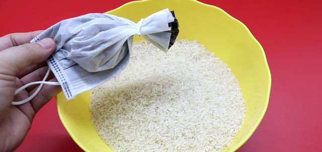  「驱赶虫子」家里大米生虫怎么办?教你一个好方法,大米放多久都不生虫...