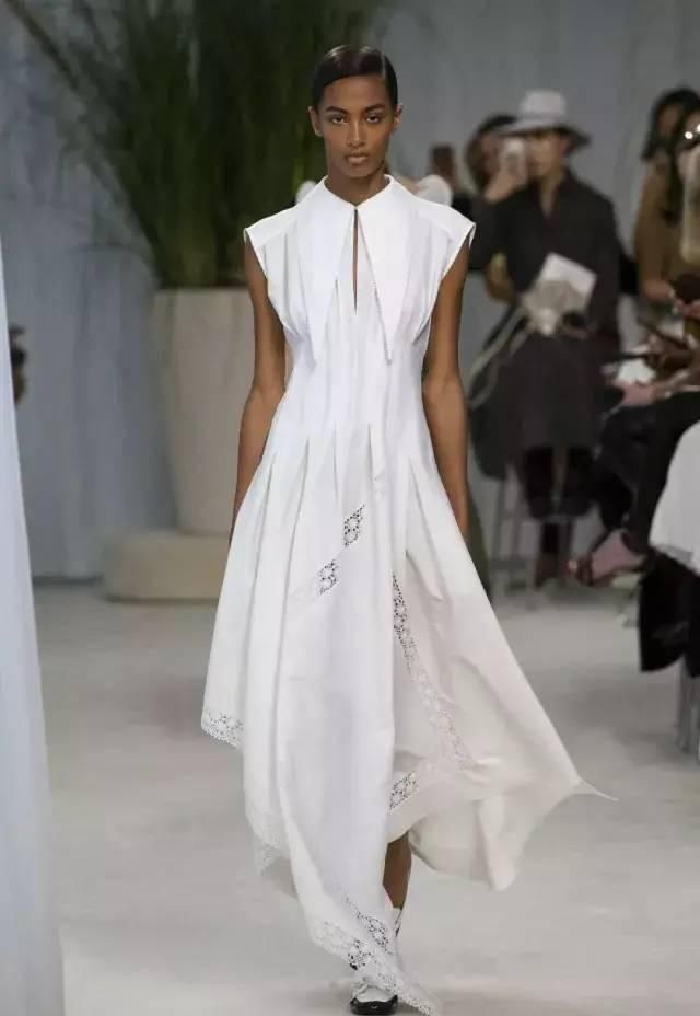 『新装』LOEWE是如何做到＂独树一帜“的？来看看它的20春夏新装!