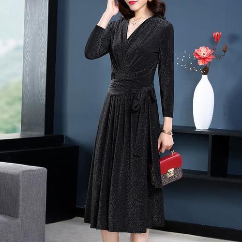 大热天老穿棉麻衫就土了，试试看这小黑裙，一件上身不高级都难