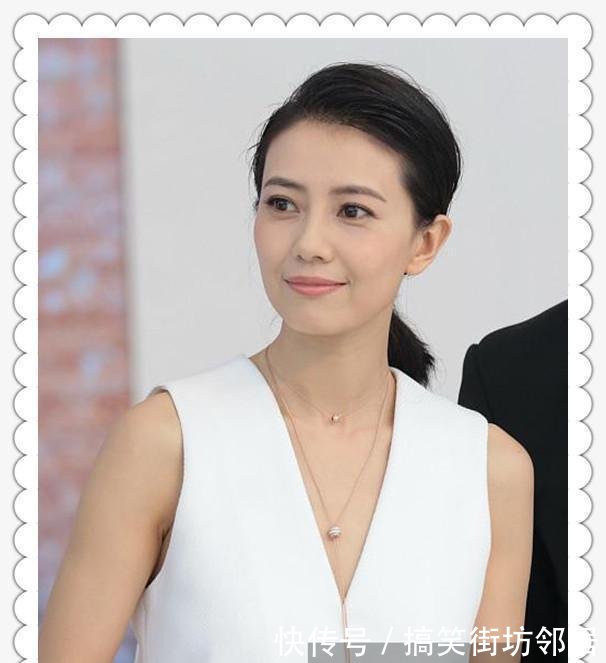 当俞飞鸿和高圆圆同穿深V裙的那一刻,我才知道什么叫气质如兰!