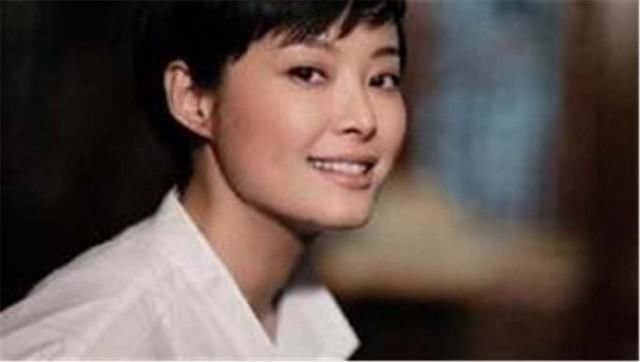 黄毅清深夜又发文，放出猛料，爆出这位女明星精神早就出了问题！