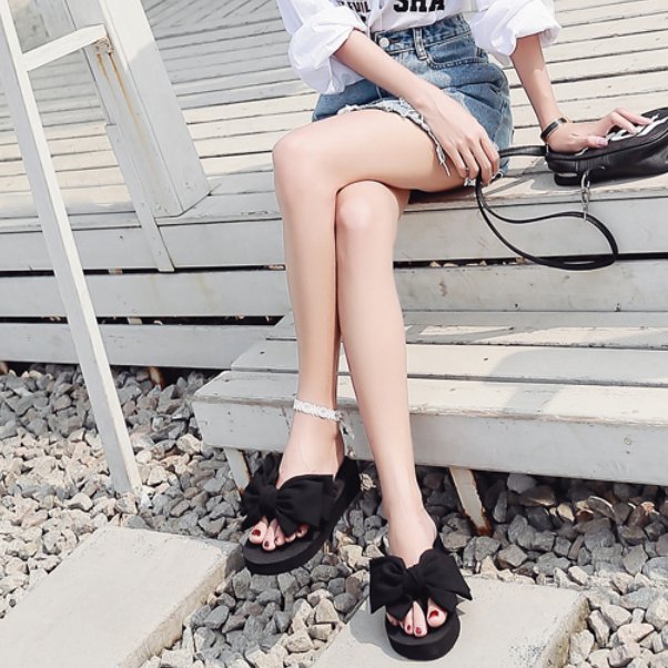 三伏天穿这样的女鞋刚刚好，不闷不臭，比高跟鞋还显气质