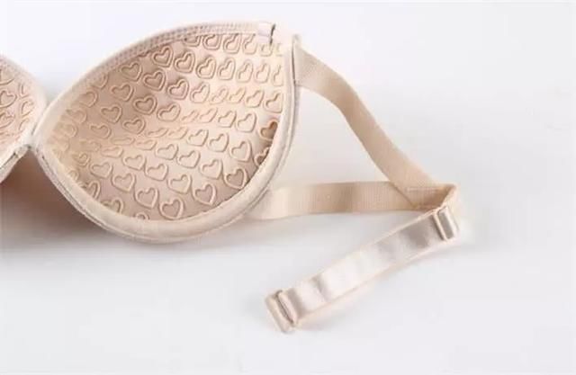 伴娘的内衣和普通内衣有啥区别吗？一个你不知道的秘密之处！