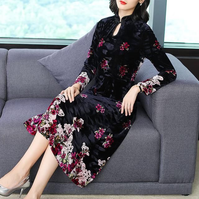 天呐，还穿什么毛衣，特土！今秋流行这连衣裙+平底鞋，洋气嫩美