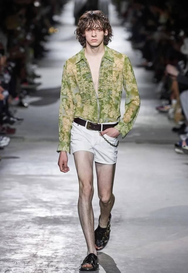  #解决#解决穿搭老大难 | 印花衬衣这么穿「花样男神」人人可