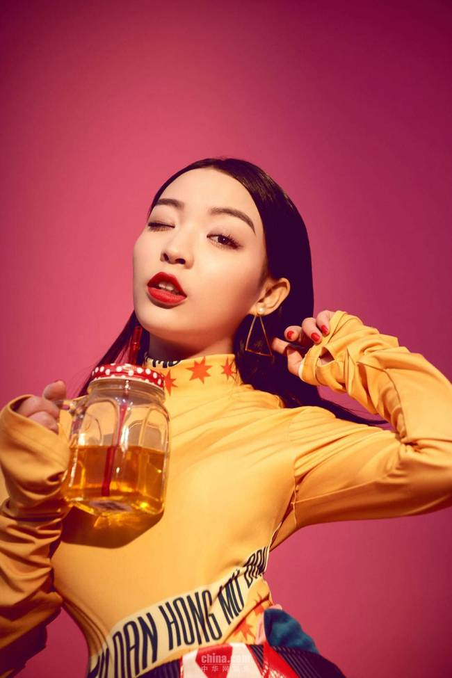 多面时尚!Vava写真风格百变张弛有度