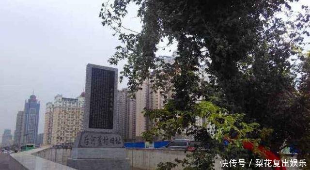  [马路]中国最霸气钉子户，立在马路中央占了道路三分之一，就在