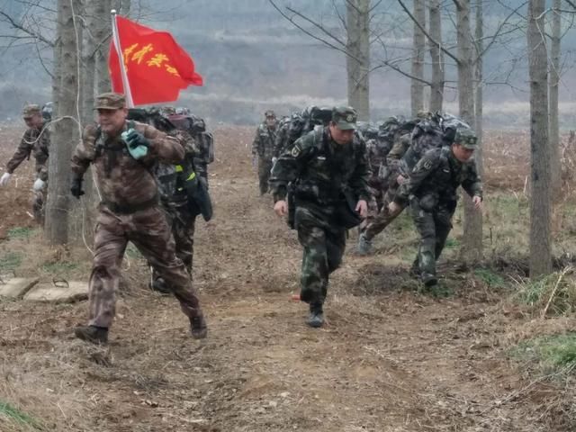 徒步行军142公里完成15个实战课目演练 瞧瞧西峡县人武部组织的的