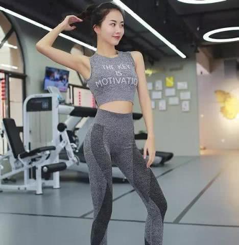 打底裤的美总是那么的别致，让你时髦感爆棚！