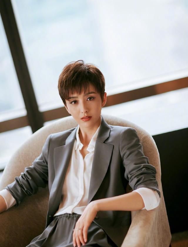 女星短发造型，沈月小清新，佟丽娅像霸道总裁，范冰冰惊艳到我了
