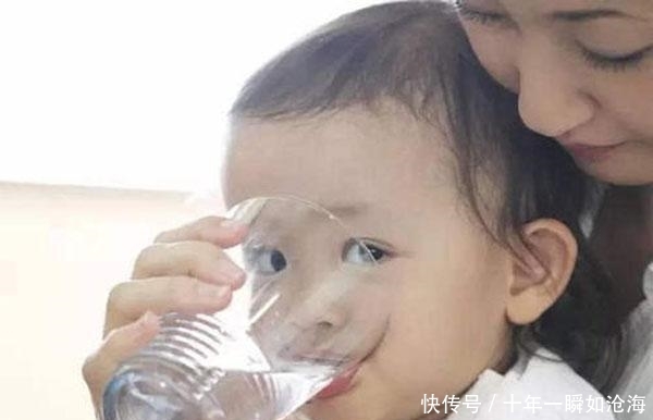  用奶瓶@宝宝啥时候该戒奶瓶？如何戒？戒晚有啥危害？一次性全讲透
