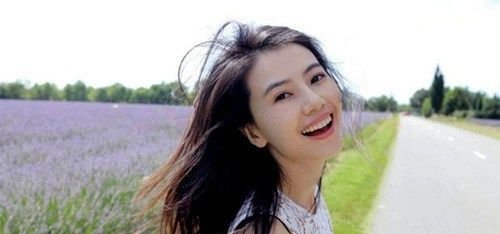 高圆圆素颜出镜，脸垮膀粗，这还是我们认识的街拍达人，不老女神