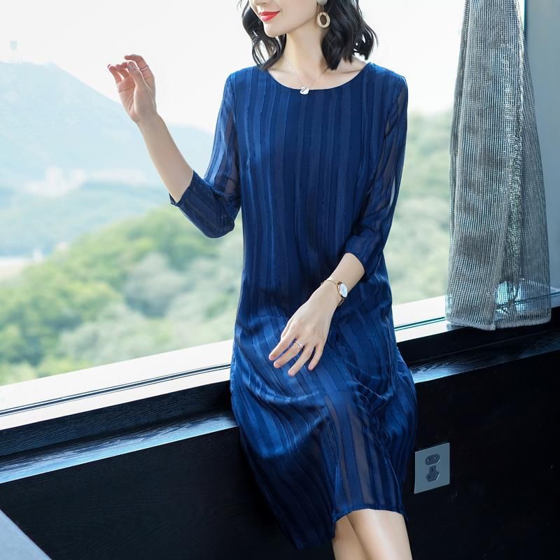 宁吃一月馒头也想买的秋裙!上身显嫩满满女人味，美极了