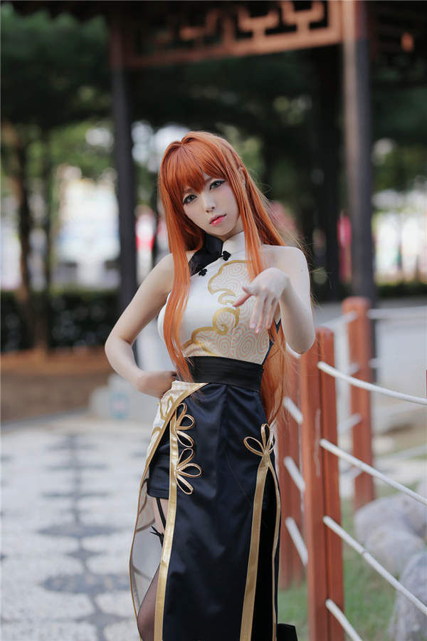 大胸御姐Cos《永远的7日之都》雯梓 旗袍在惨烈哀嚎!