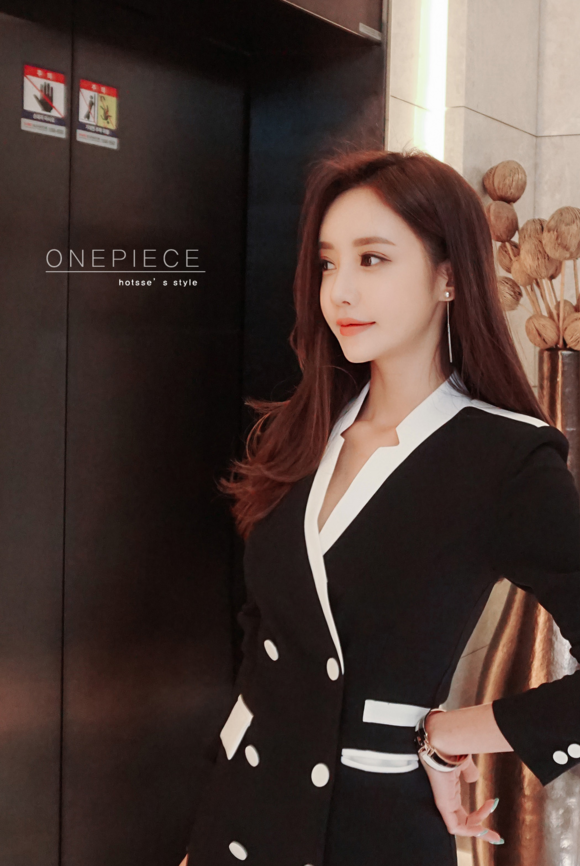 女神孙允珠，伦敦老格调对襟双扣黑白西装