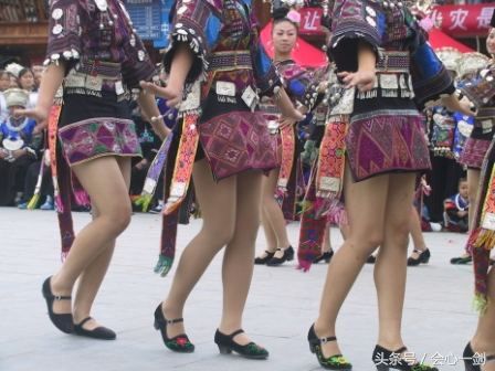 中国这里的女性人人穿短裙，裙长只有15厘米，被称为世界第一短