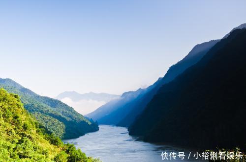 广西这条花费320亿的新高铁，途经8个站点，其中这个县成“赢