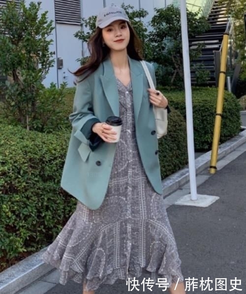 『学学』春天先别急着把卫衣拿出来,学学下面“网红”这样穿,又美又迷人