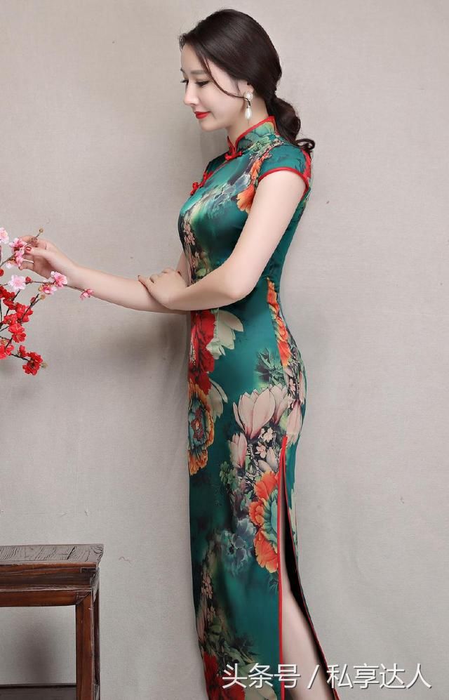 让男人怦然心动的绿色长款旗袍裙，好看吗？