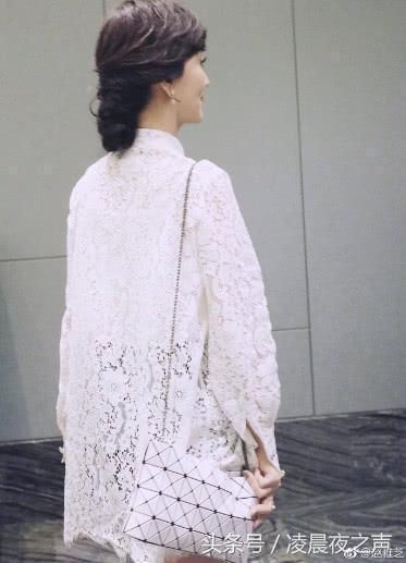 赵雅芝太大胆了，穿着“安全裤”就出门，网友：还敢再少穿点吗